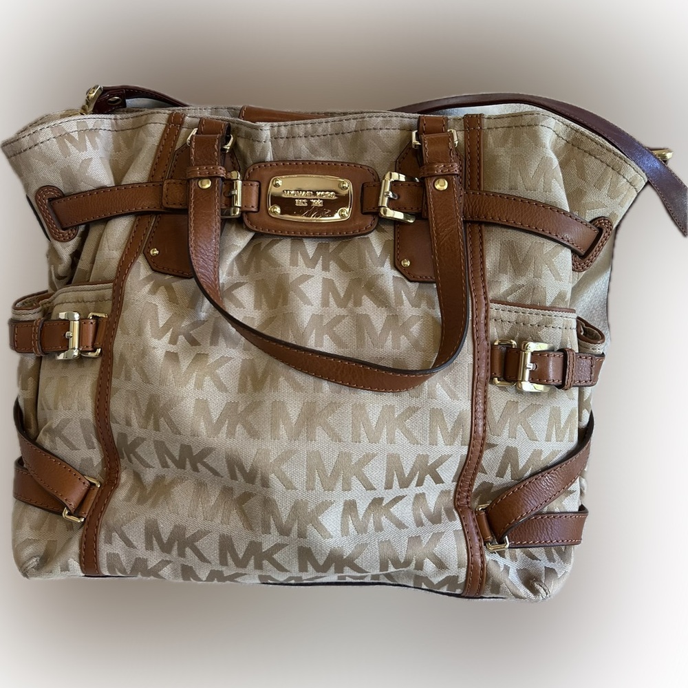 Michael Kors Gansevoort signature icon and leather x-large tote tag shopper